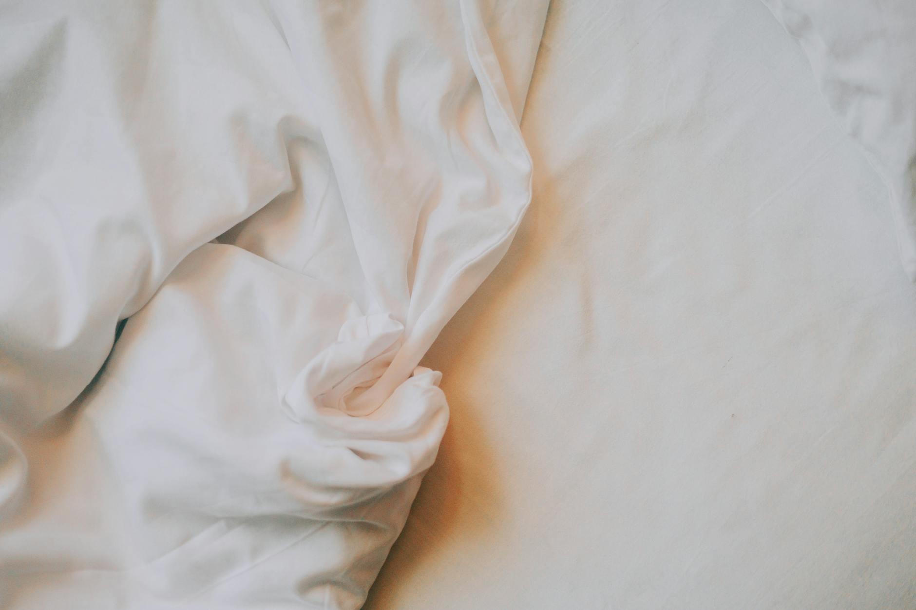 Best Bed Sheets for Hot Sleepers UK: Fabrics That Actually Work