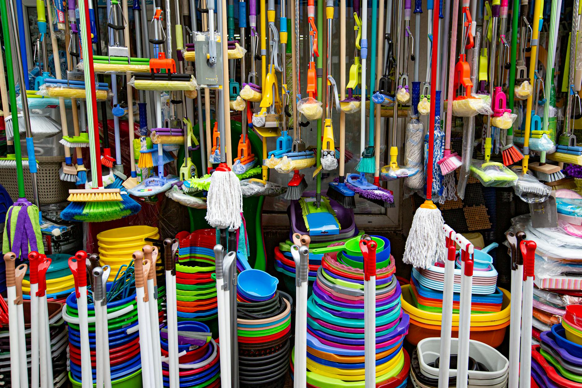 Best Cleaning Tools Comparison Guide: Efficiency and Cost Analysis