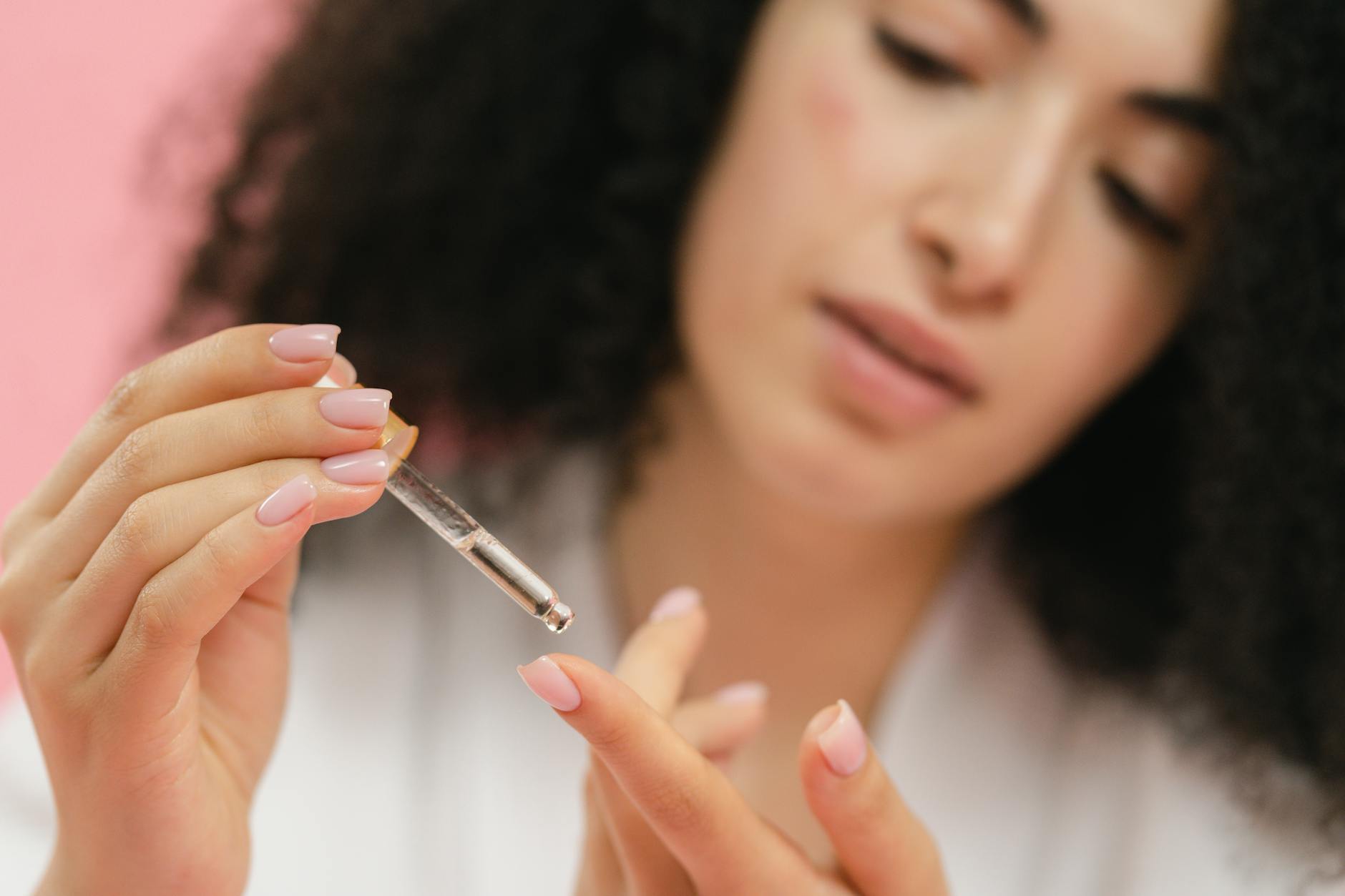 Best Drugstore Anti-Aging Serum Under $30: Efficiency Tested for 2026