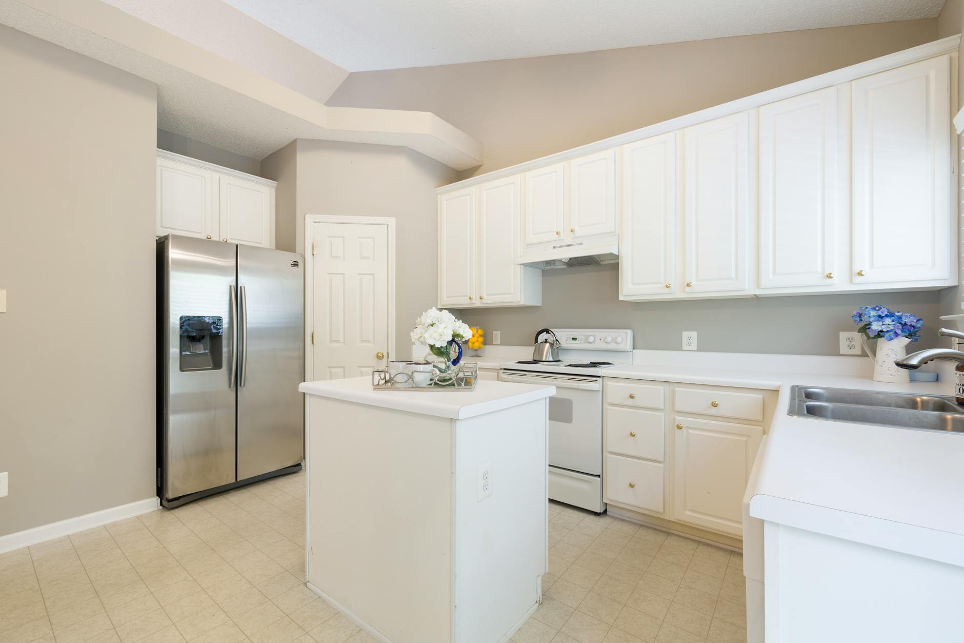 Best Kitchen Flooring for Easy Cleaning: Materials Ranked by Maintenance Cost