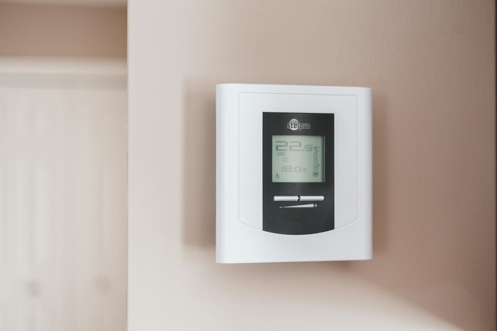 Best Thermostat Settings to Save Money: A Seasonal Guide