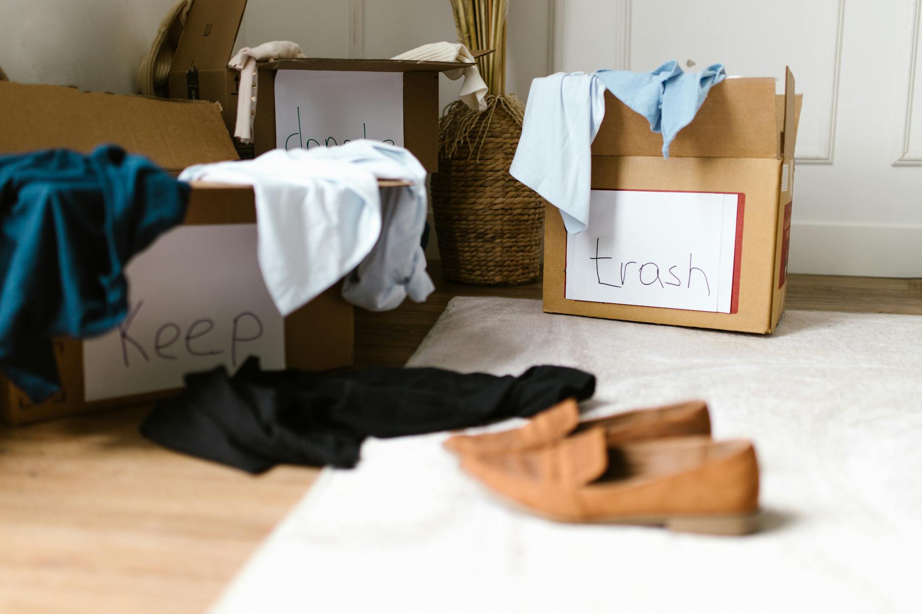 Declutter Method Comparison Guide: Time, Cost, and Efficiency Analyzed