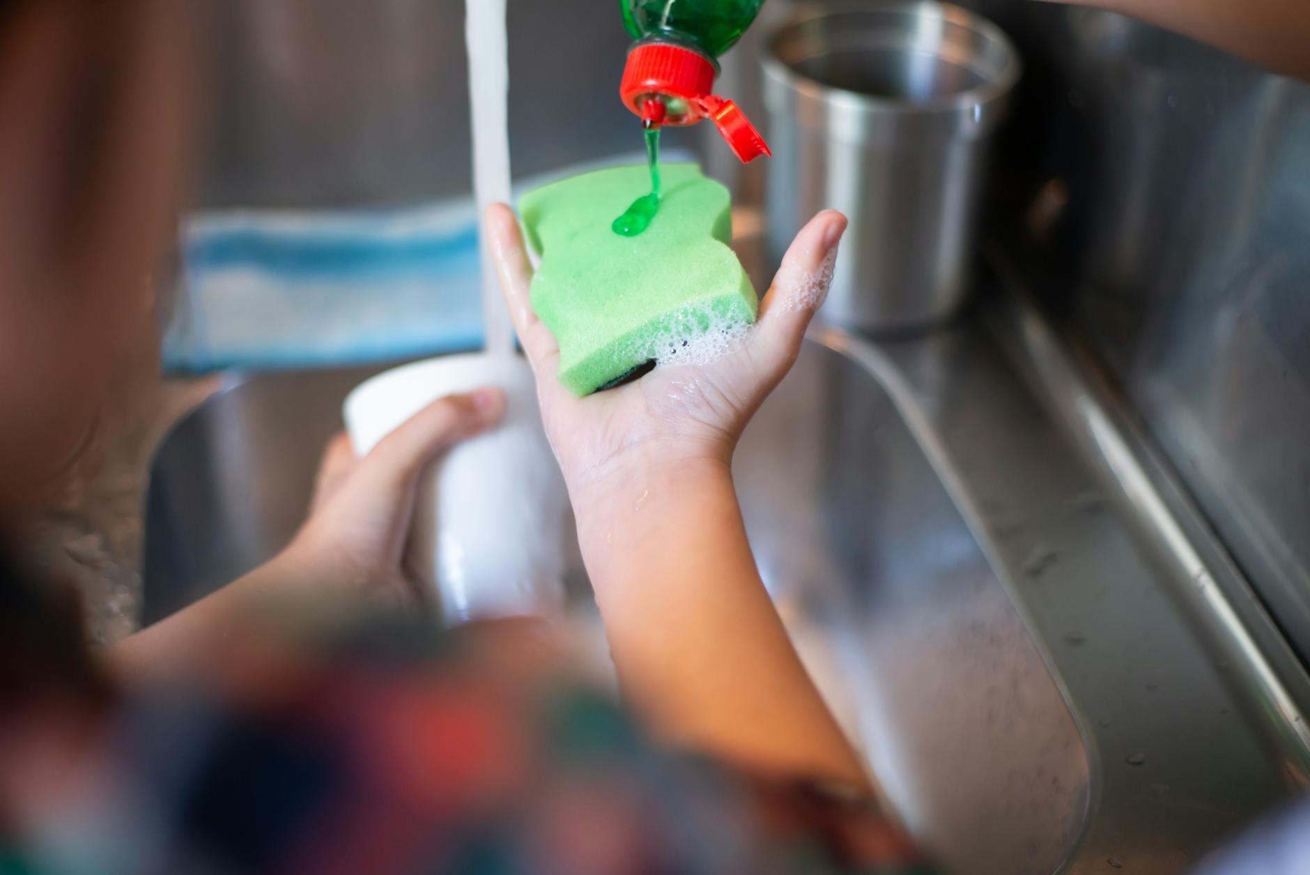 Dishwasher vs Hand Washing Energy Comparison: The Complete Cost Analysis
