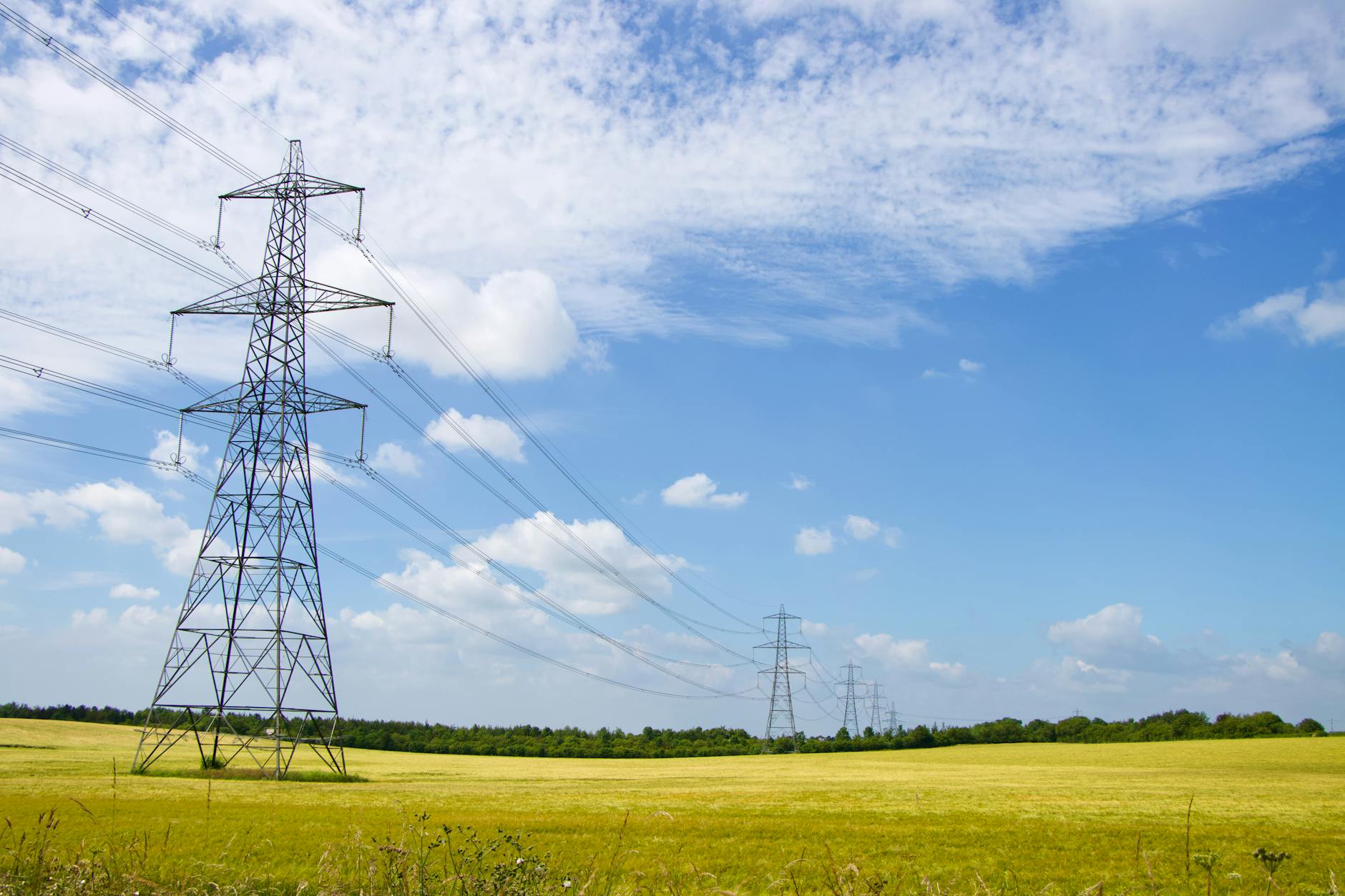 Electricity Cost Per kWh UK 2026: Current Rates and Regional Variations