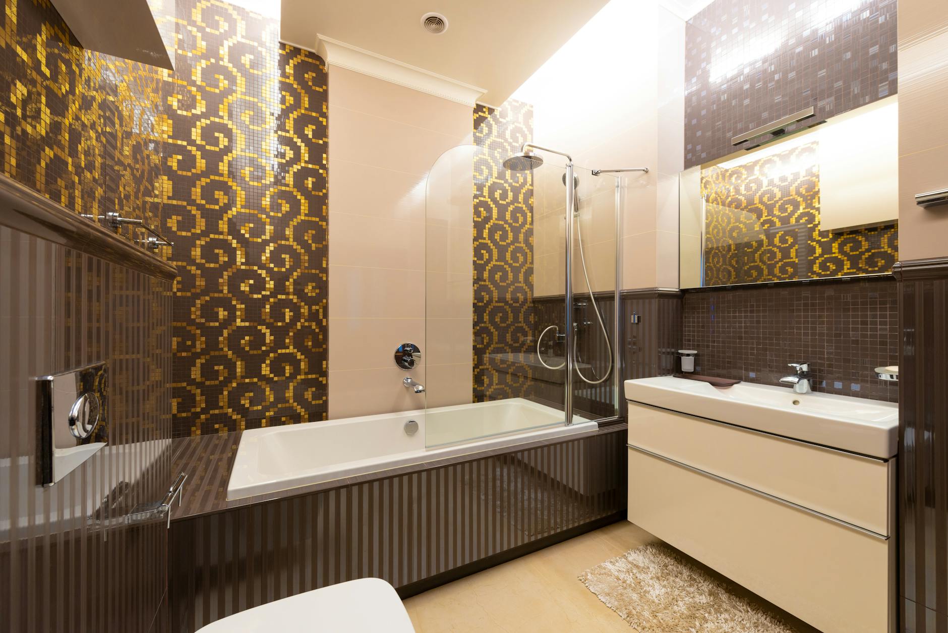 Shower vs Bath Cost Per Use UK: Water and Energy Compared