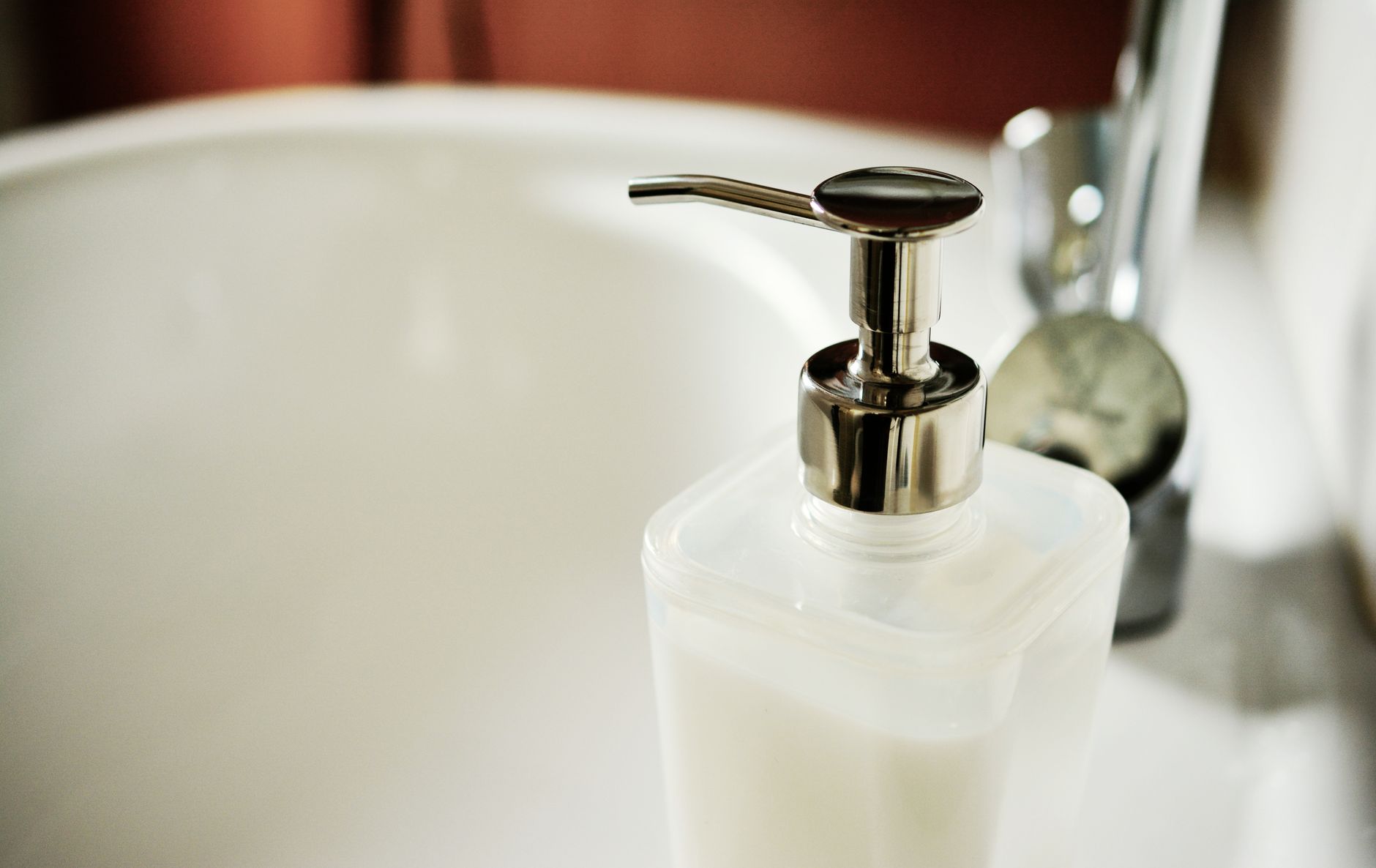 Choosing Bathroom Dispensers for Daily Routines: Cost, Waste, & Organised Efficiency