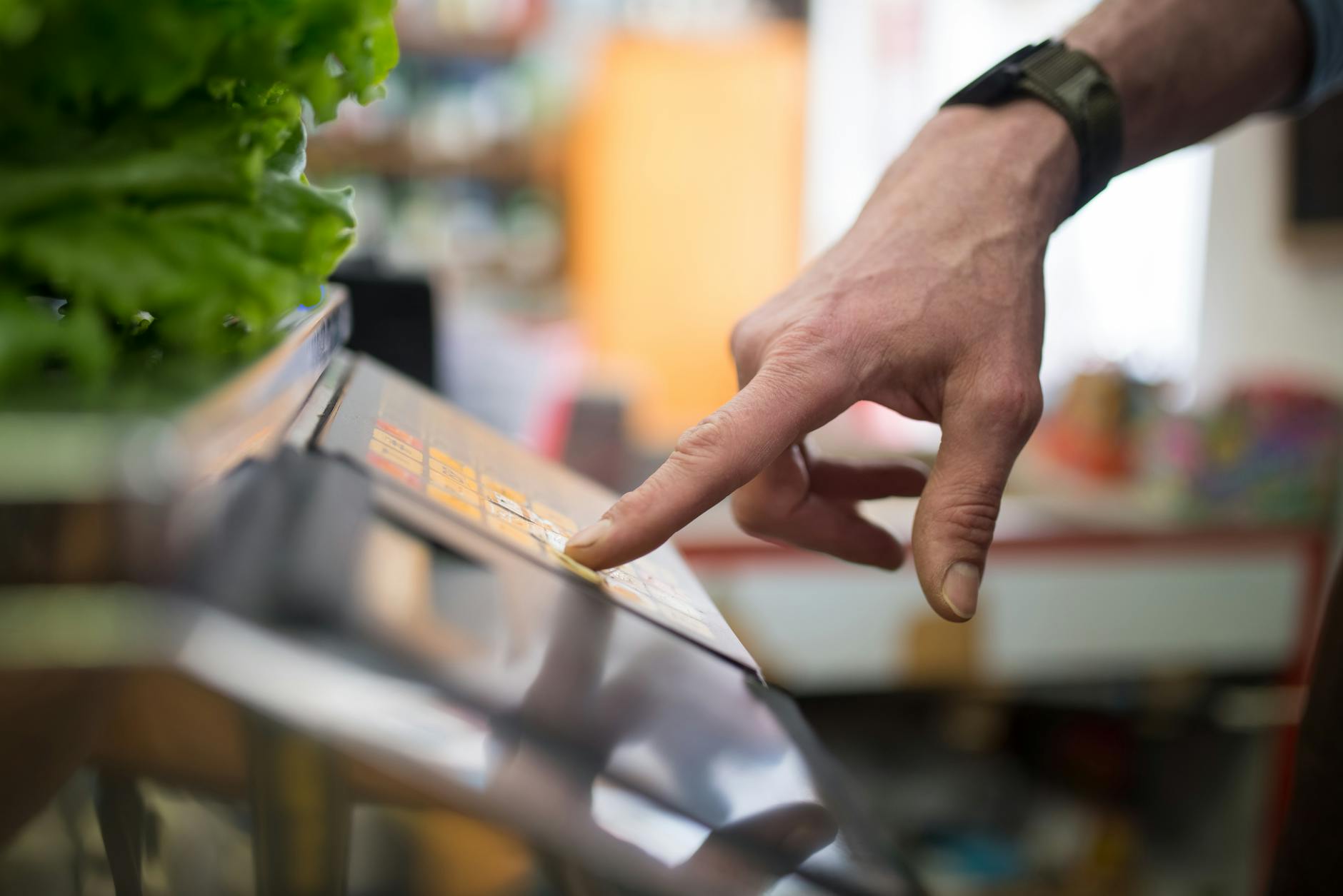 Choosing a Smart Kitchen Scale in 2026: What App Connectivity Offers for Efficient Home Cooking