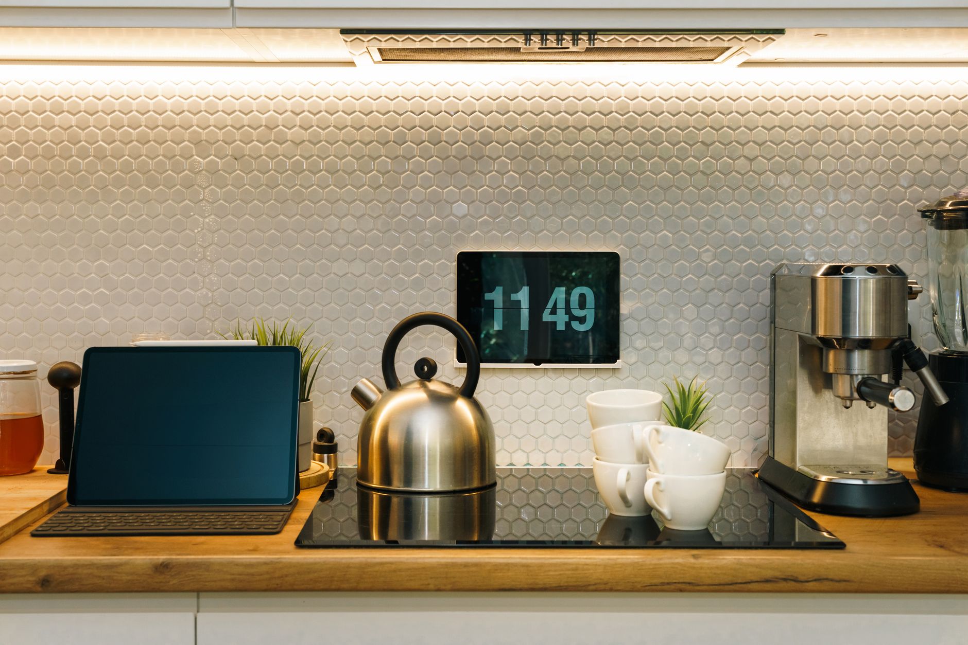Do Smart Kitchen Devices Genuinely Reduce Food Waste and Lower Monthly Costs?