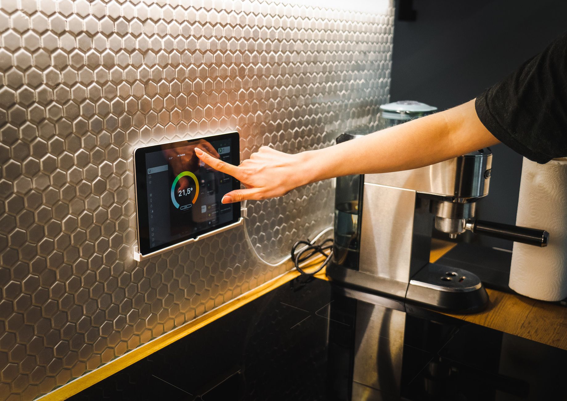 Do Smart Kitchen Devices Genuinely Cut Food Waste and Monthly Costs?