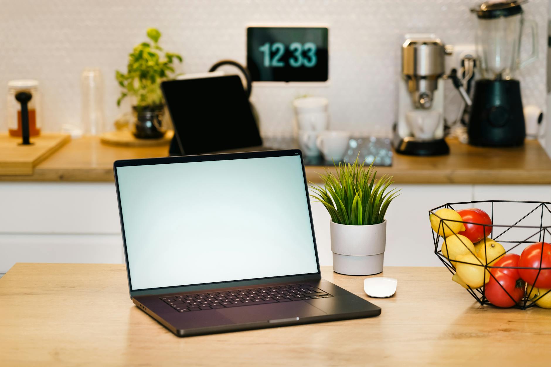 Smart Kitchen Features vs. Traditional Cooking: Cost and Efficiency Head-to-Head