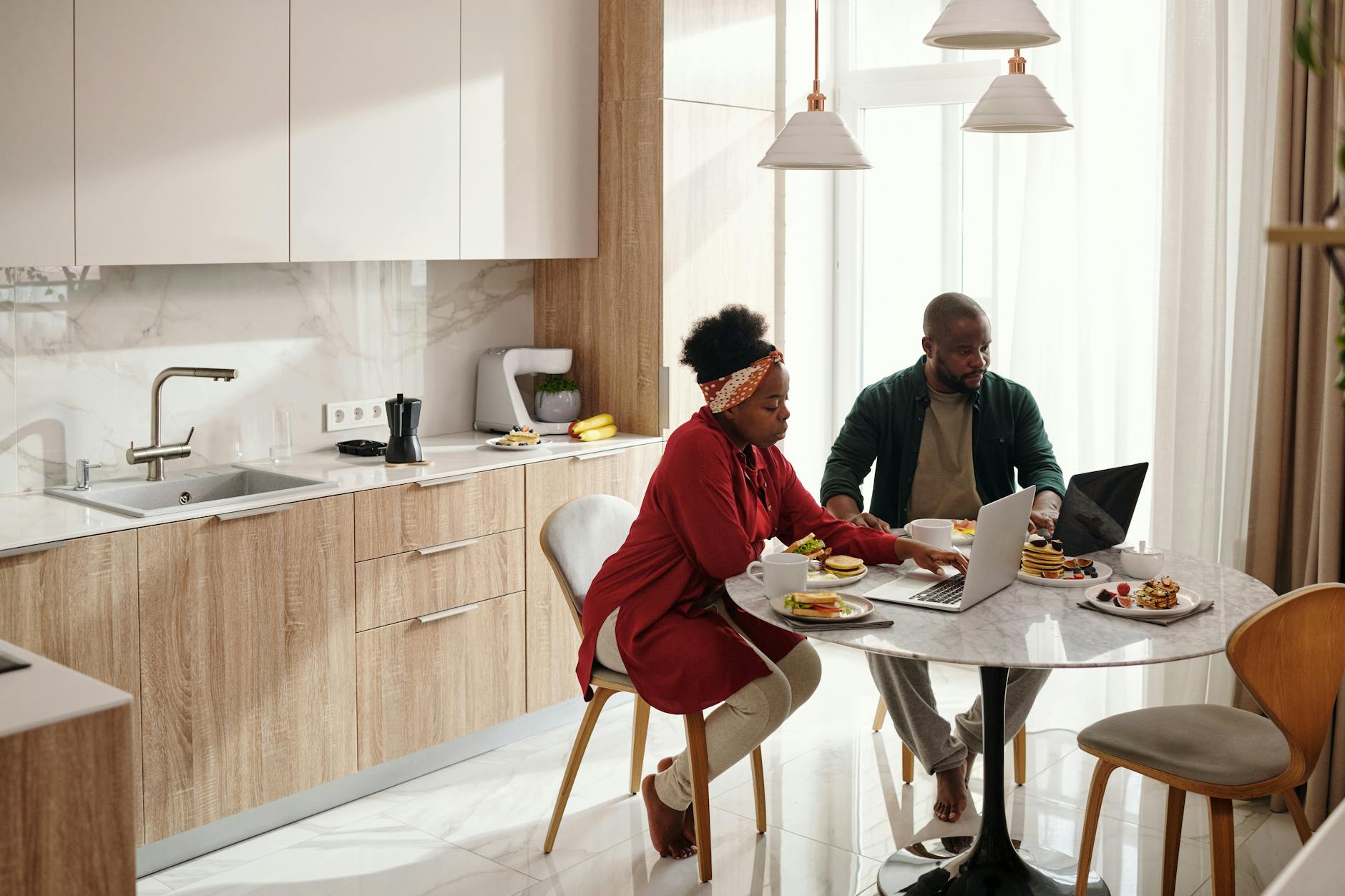 Smart Kitchen vs Traditional: Head-to-Head on Cost and Efficiency