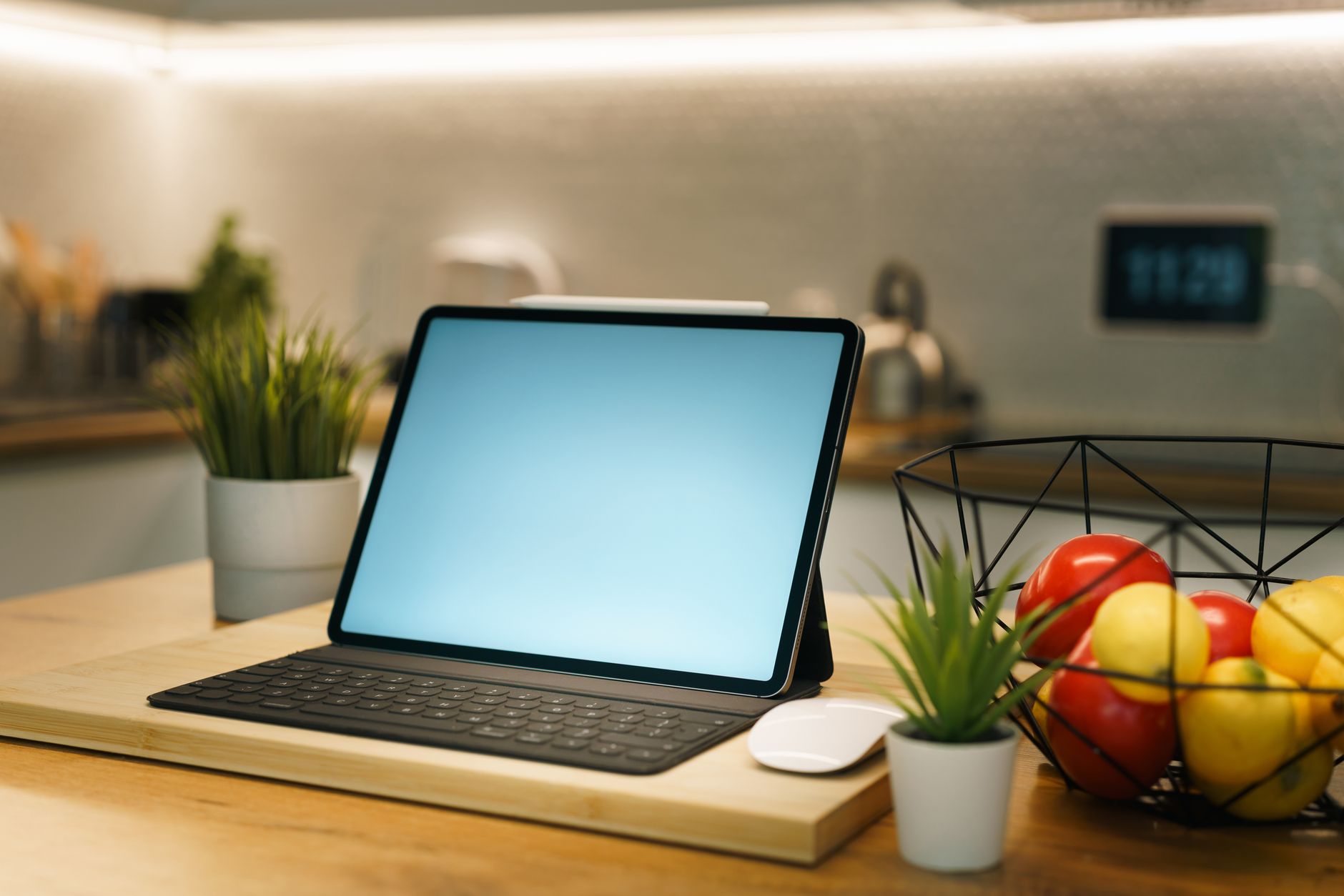 Smart Kitchen Devices That Genuinely Reduce Food Waste and Lower Monthly Costs in 2026