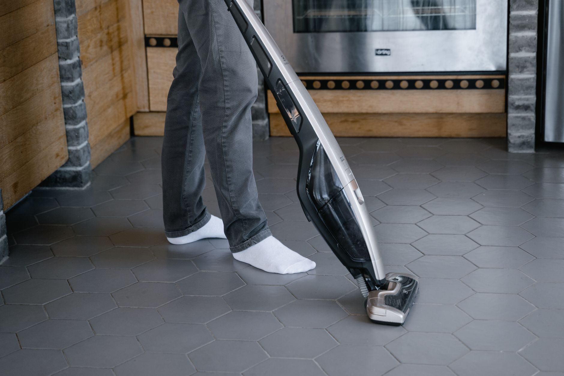 Are Upright Vacuums More Efficient for Large Homes in 2026?