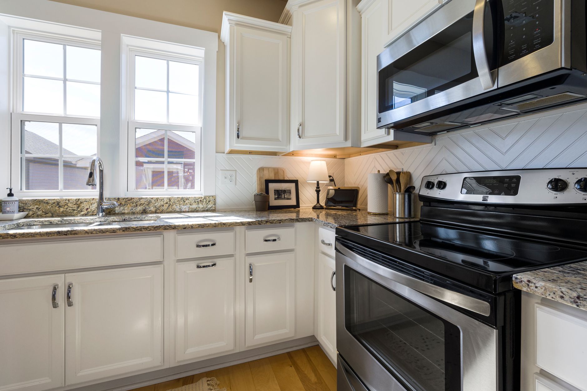 Choosing Between Ovens and Ranges: A Guide for 2026