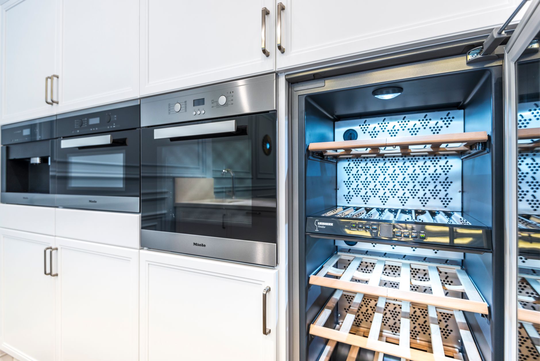Wine Coolers: The Difference Between Cooling Cabinets and 80s Beverages